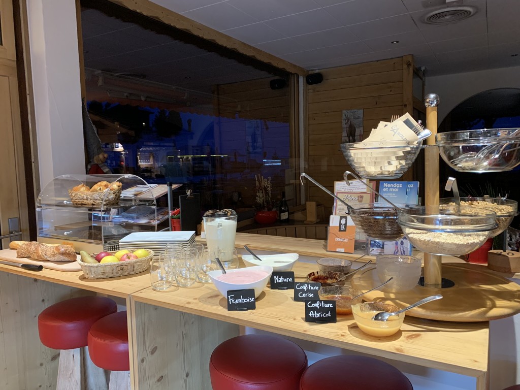 Buffet déjeuner 2.jpeg